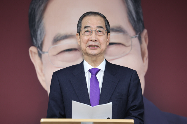 무소속 한덕수 대통령선거 예비후보가 7일 서울 영등포구 선거캠프 사무실에서 열린 기자회견에서 대선 단일화와 관련해 발언하고 있다. [연합뉴스]